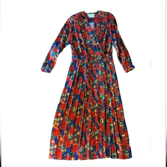 Eileen West Dresses & Skirts - Vtg Eileen West long sleeve wrap top pleated red/green/gold rayon maxi dress 12